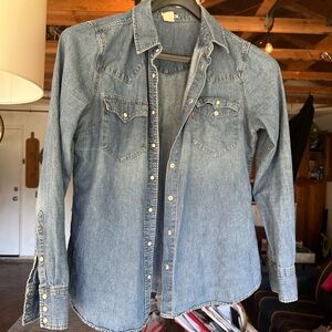 Levi vintage denim shirt - size Large